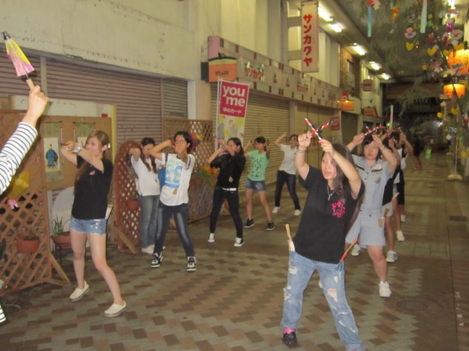 雨の日は一番街で練習です